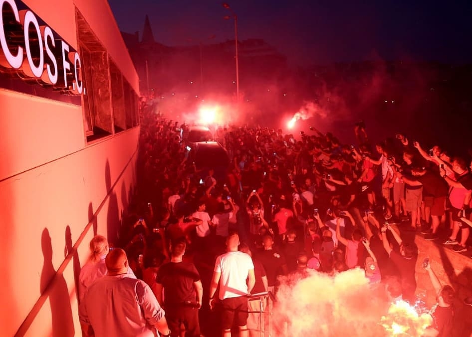 Mammoth crowd welcome Yaya Toure back to Olympiakos
