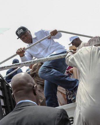Osun Poll: PDP Leaders besieged INEC office in protest