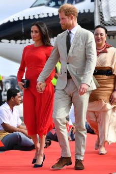 Meghan suffers wardrobe malfunction arriving Tonga with Harry