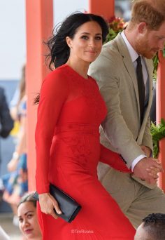 Meghan suffers wardrobe malfunction 