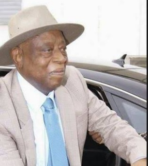 PHOTO: Atiku Abubakar mourns Moses Olaiya 'Baba Sala'