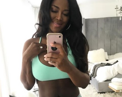 Kenya Moore shows off insane post-baby body