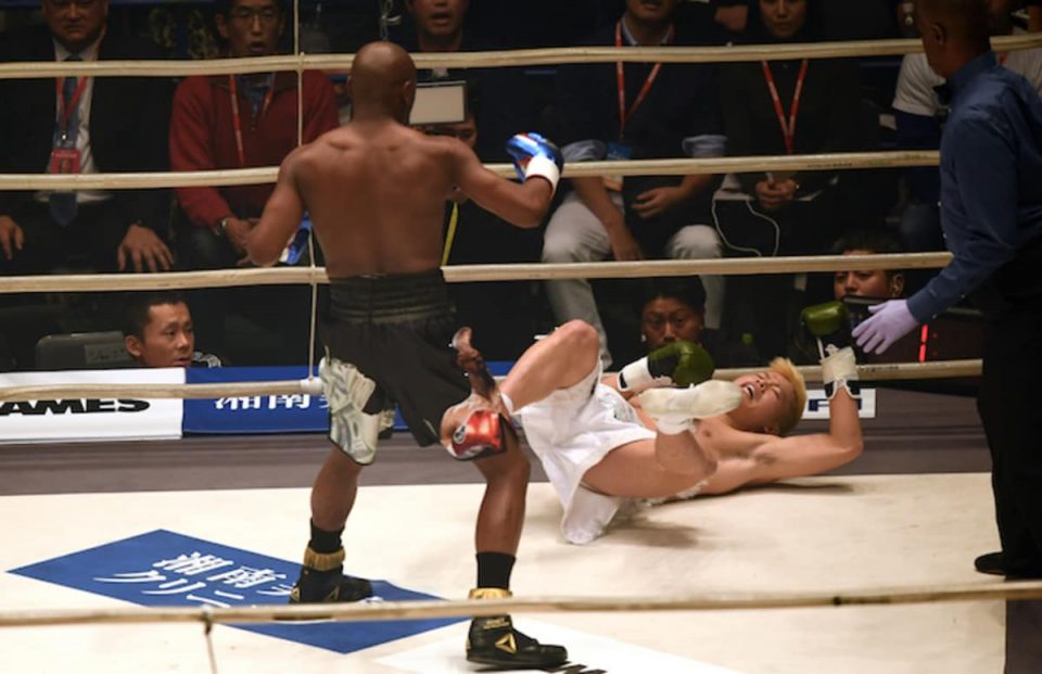 Floyd destroys JapaneseTenshin Nasukawa in an exhibition fight