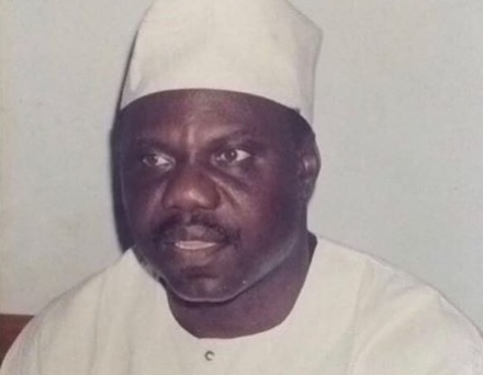 Singer Niniola remembers late father Omoluwoleja Apata