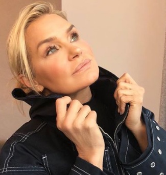 How I almost died from toxicity of breast implants-Yolanda Hadid