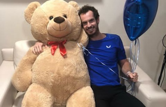 Andy Murray gets a giant 'Get well soon' teddy bear from Wawrinka