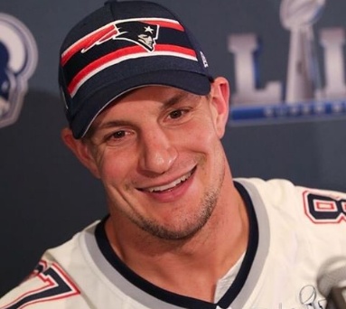 Rob Gronkowski retires from football after almost 10years