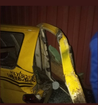 All passengers rescued after a 40tf container falls on a bus in Ketu