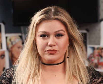 Kelly Clarkson had an appendix operation hours after Billboard award