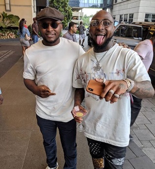 Davido hangs out with Ubi Franklin, Sinzu in Houston Texas