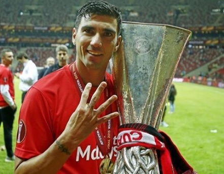Football world mourns as Antonio Reyes dies in a car accident