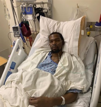 Kevin Durant shares hospital photo after a successful surgery