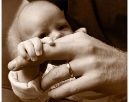 Harry marks first father's Day releasing new photo of Archie Harrison