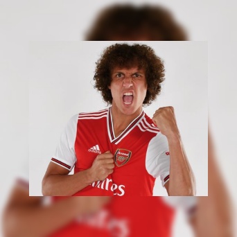 Arsenal signs David Luiz from Chelsea for £8m
