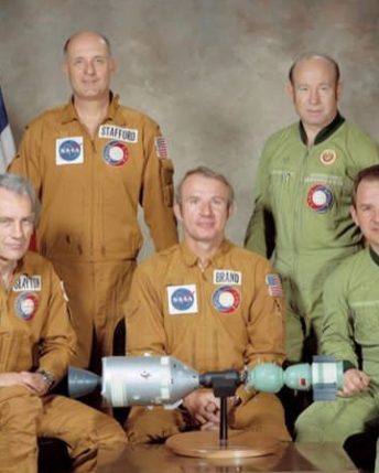 Alexei Leonov the first person to walk in space dies at 85