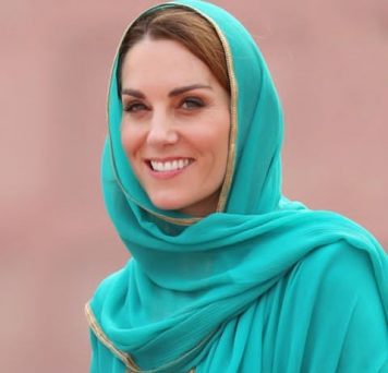 Kate Middleton and William Visit Badshahi Mosque In Pakistan