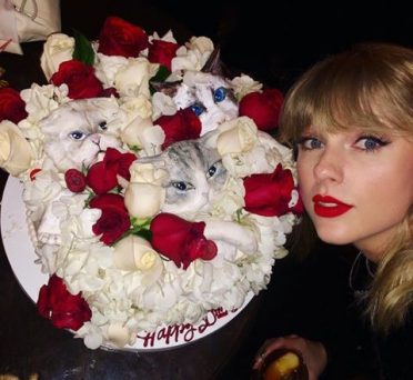 Taylor Swift Marks Her 30th Birthday With A Special Cake