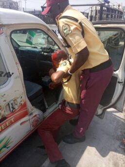Korope Driver Smashes The Head Of A LASTMA Official With A Pestle