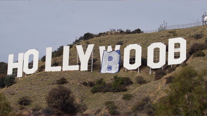 Hollyboob: Six Arrested For Changing Hollywood Sign