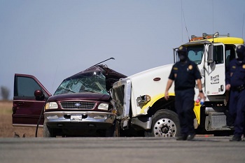 California Crash Kills 13 People -Reports