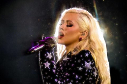 People's Choice Awards: Aguilera Gets Music Icon Award