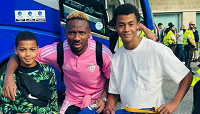 Kelechi Nwakali Presents Signed Shirts To Amunike's Boys