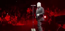 Billy Joel Serenades Christie Brinkley With 'Uptown Girl' At Madison Square Garden