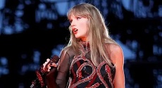 Taylor Swift Reportedly Pauses Show After Noticing A Distressed Fan In The Crowd