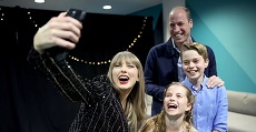 Taylor Swift Poses For Selfie With Prince William And Kids At London Gig