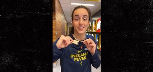 Caitlin Clark Gets Diamond '22' Chain
