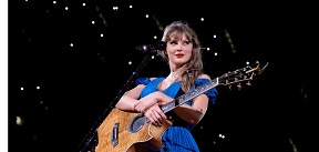 Taylor Swift Fans Go Wild As They Spot Jewelry On Singer At Her Miami Show