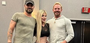 Tori Spelling Reunites With 90210 Co-Stars At The Hollywood Show In Burbank