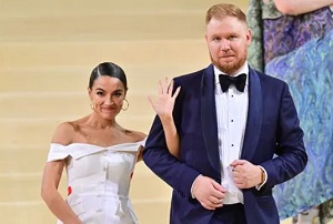 Alexandria Ocasio-Cortez Splits And Riley Split